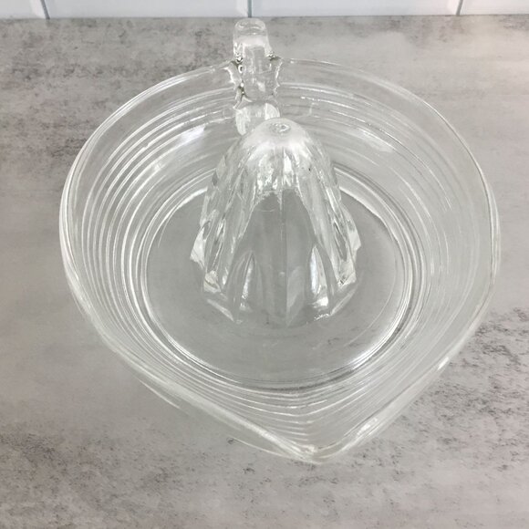 Vintage Citrus Juicer Heavy Glass Reamer Squeezer Handle Spout Orange Lemon Lime - Picture 6 of 8